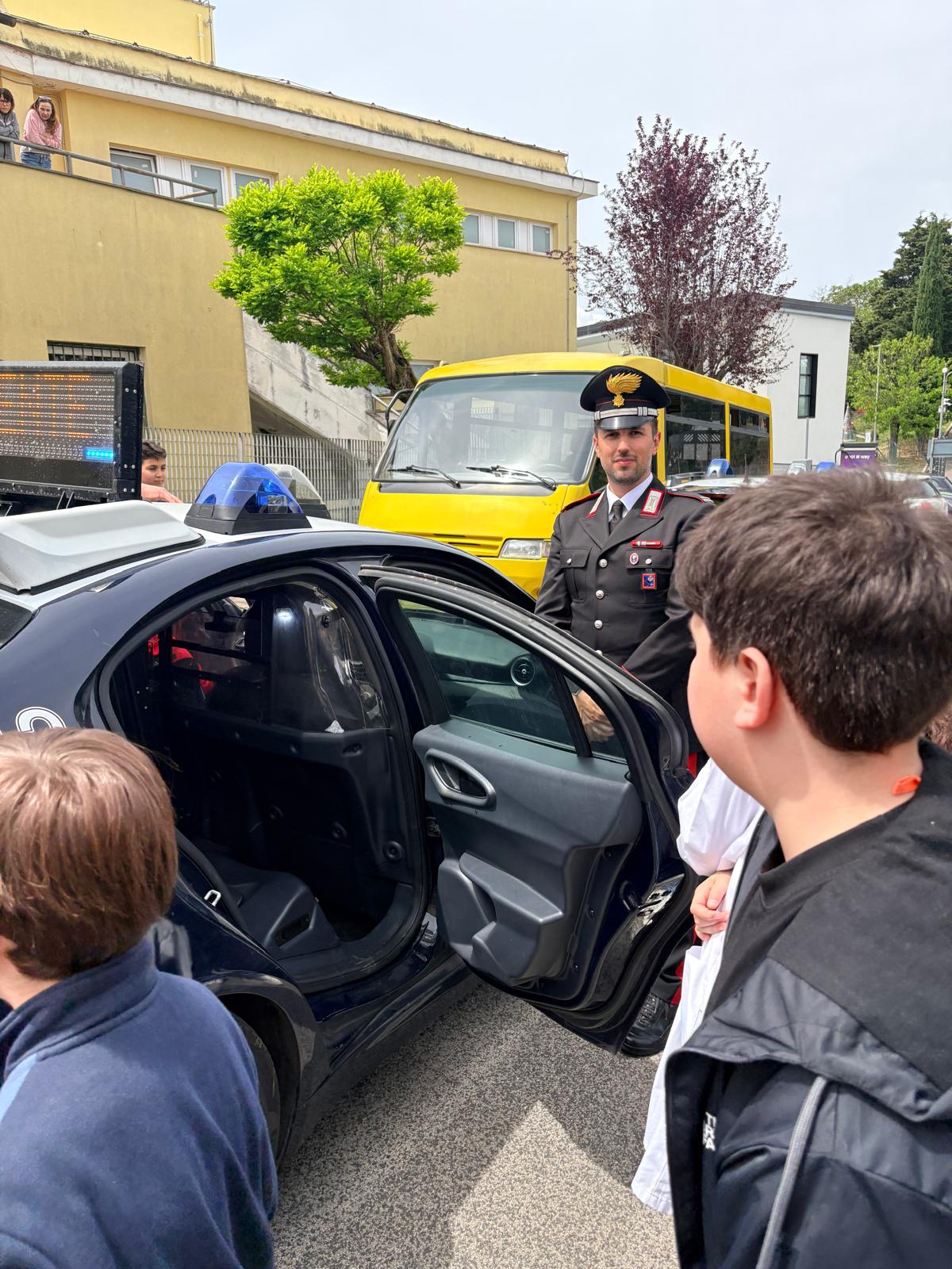 2026_05_12_COLLEFERRO_-_I_Carabinieri_durante_l_incontro_con_gli_alunni__2_