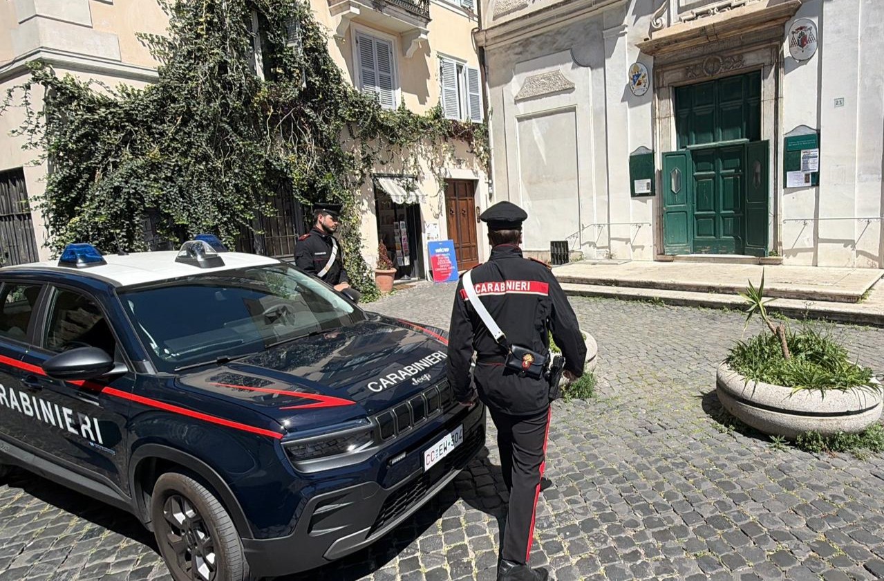 CENTRO_-_I_Carabinieri__della_Stazione_Roma_Quirinale_intervenuti__2_