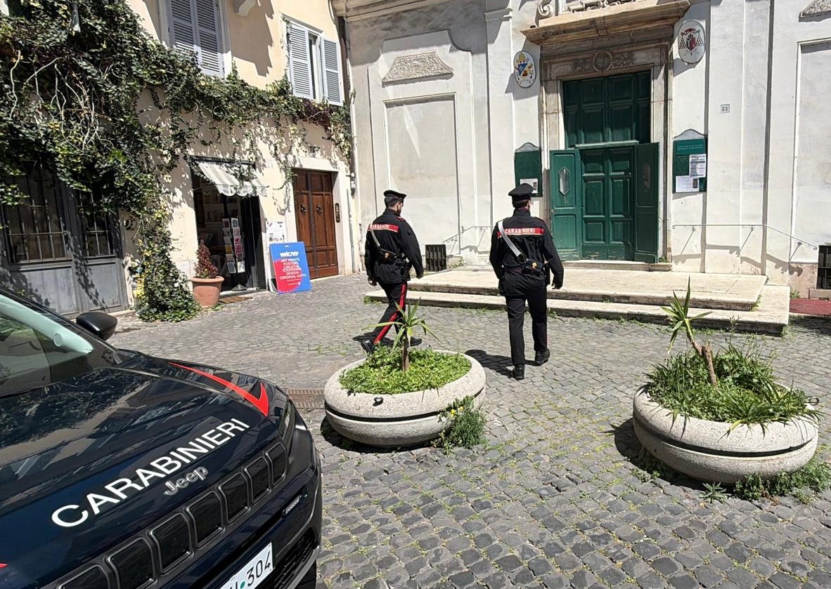 CENTRO_-_I_Carabinieri__della_Stazione_Roma_Quirinale_intervenuti__4_