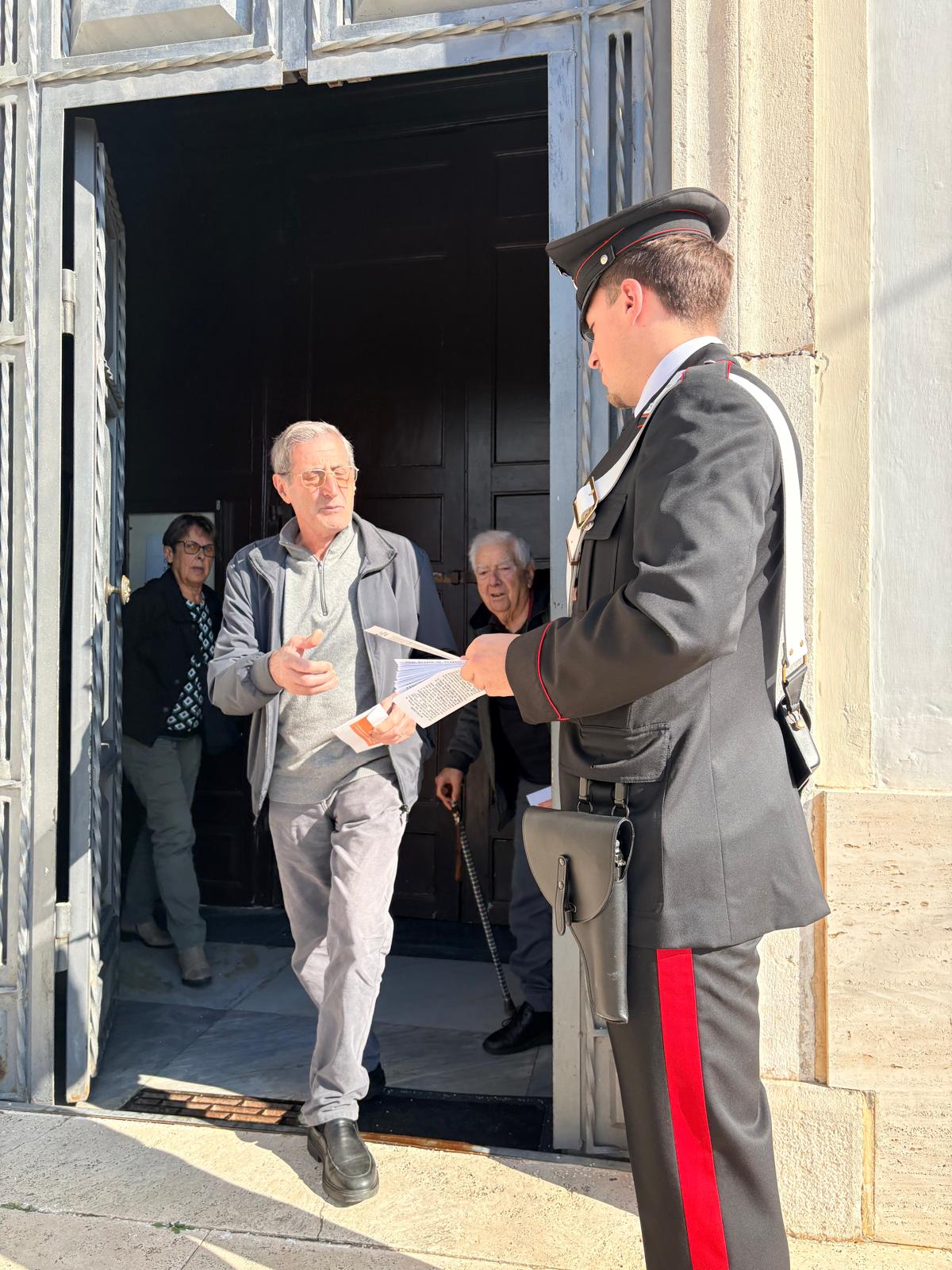 Carabinieri_impegnati_contro_le_truffe_agli_anziani__1_