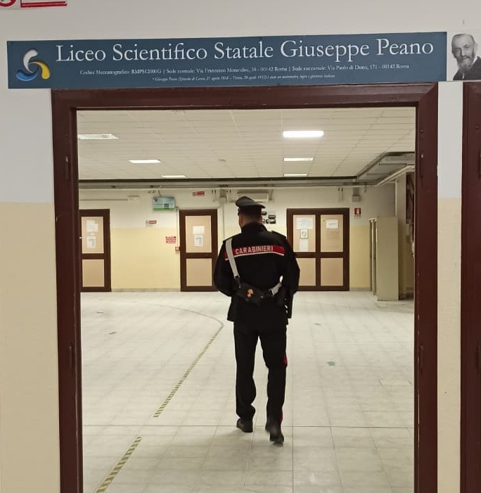 EUR_-_I_Carabinieri_intervenuti_nella_scuola__2_