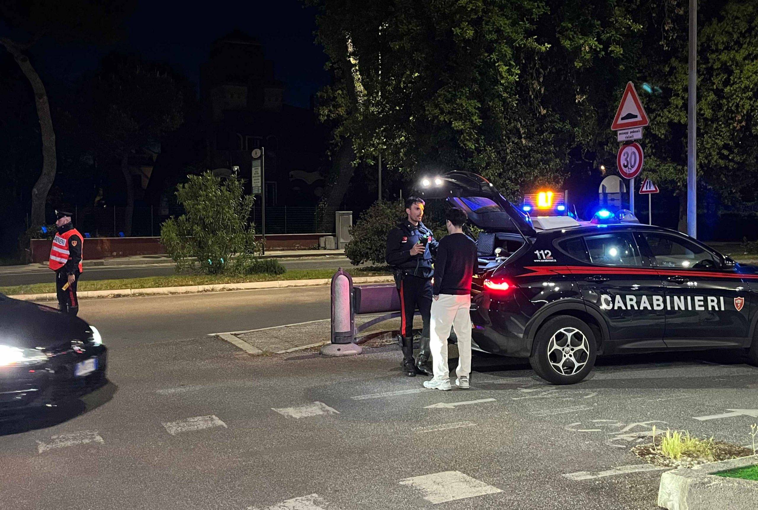 OSTIA_-_Controlli_dei_Carabinieri_sul_litorale_romano__3_