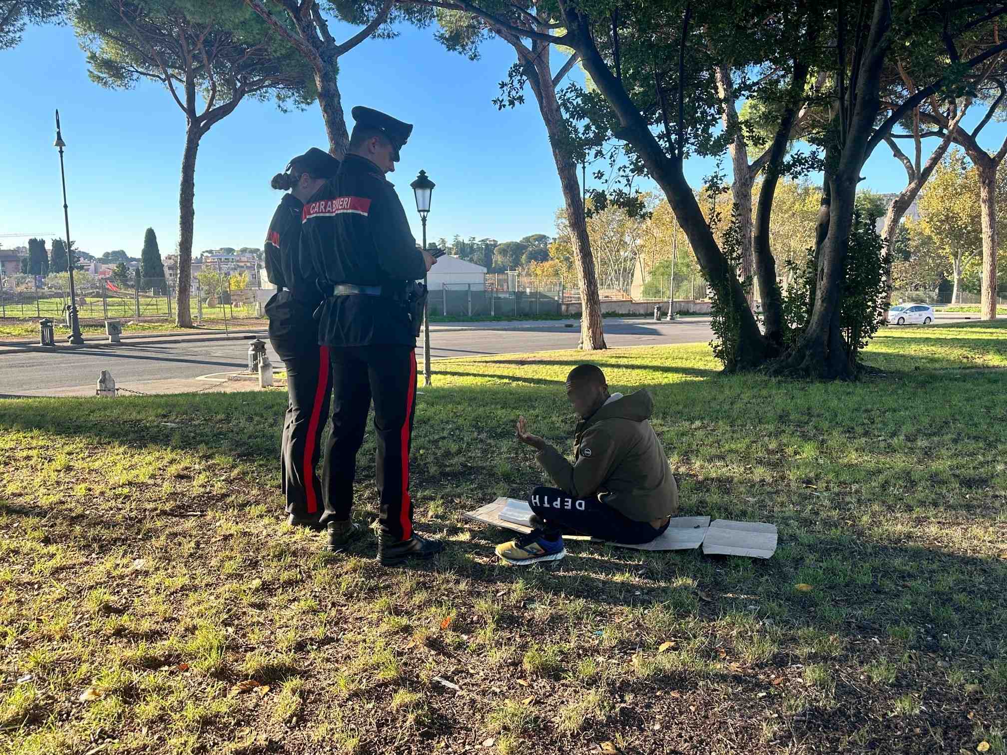 PIAZZA_DANTE_-_I_Carabinieri_impegnati_nei_controlli_a_Colle_Oppio_e_Celio__5_
