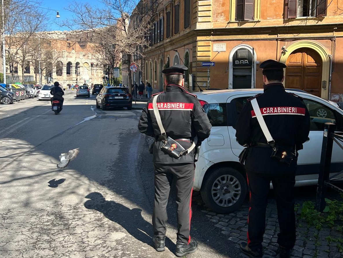 PIAZZA_DANTE_-_I_Carabinieri_impegnati_nei_controlli_a_Colle_Oppio_e_Celio__6_