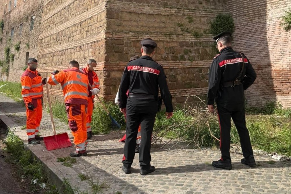 PIAZZA_DANTE_Controlli_antidegrado_a_Colle_Oppio_e_San_Lorenzo__5_
