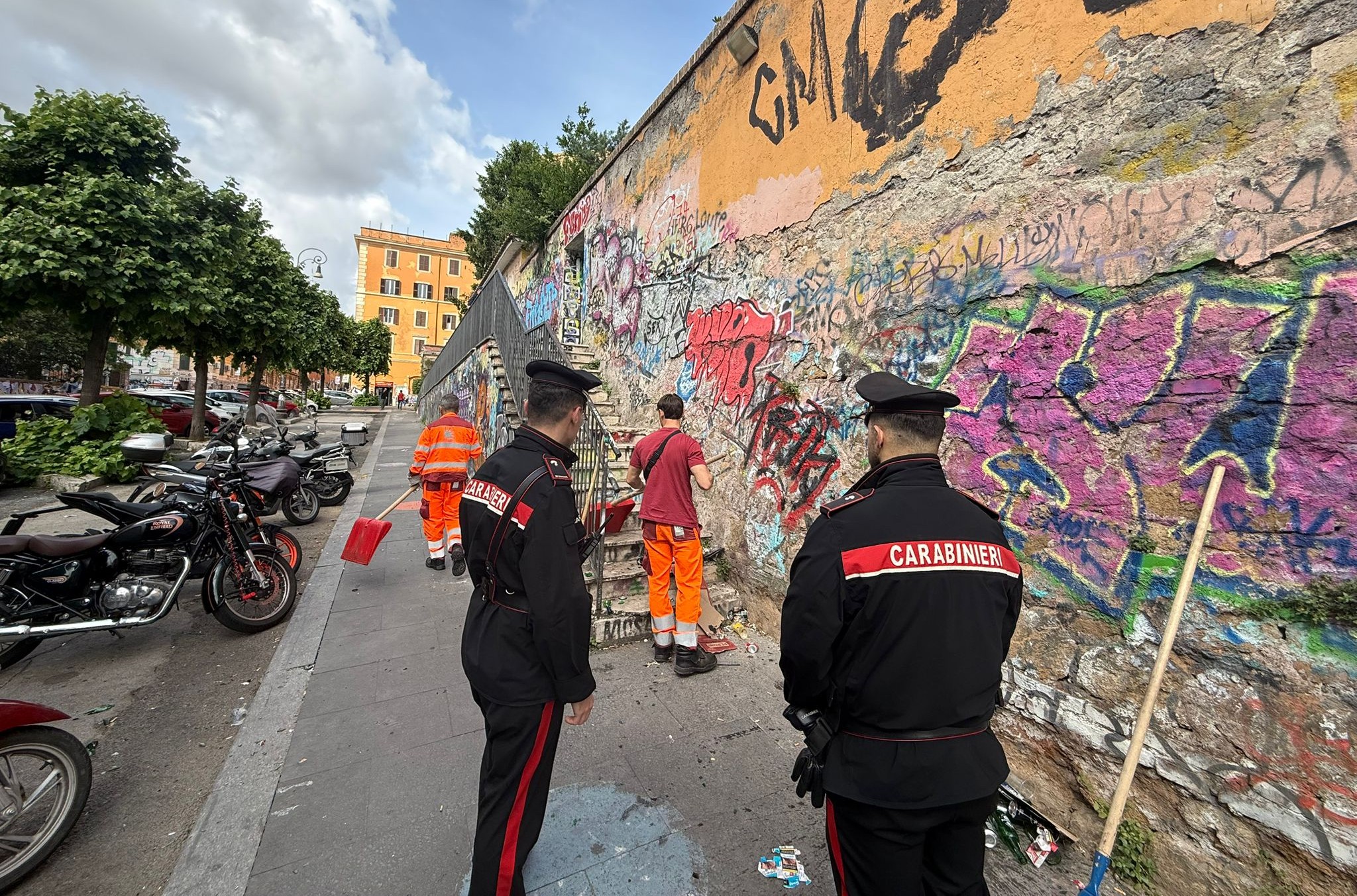 PIAZZA_DANTE_Controlli_antidegrado_a_Colle_Oppio_e_San_Lorenzo__6_