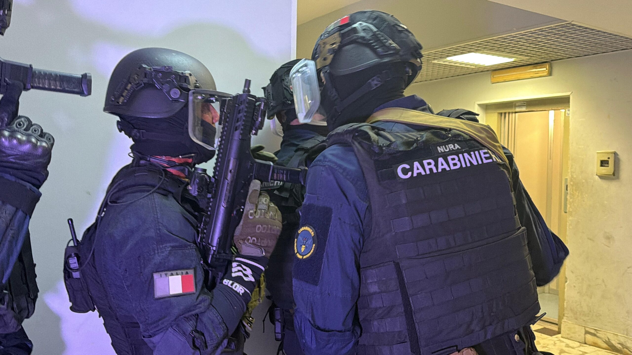 PROVINCIALE_-_I_Carabinieri_impegnati_nell_operazione__2_