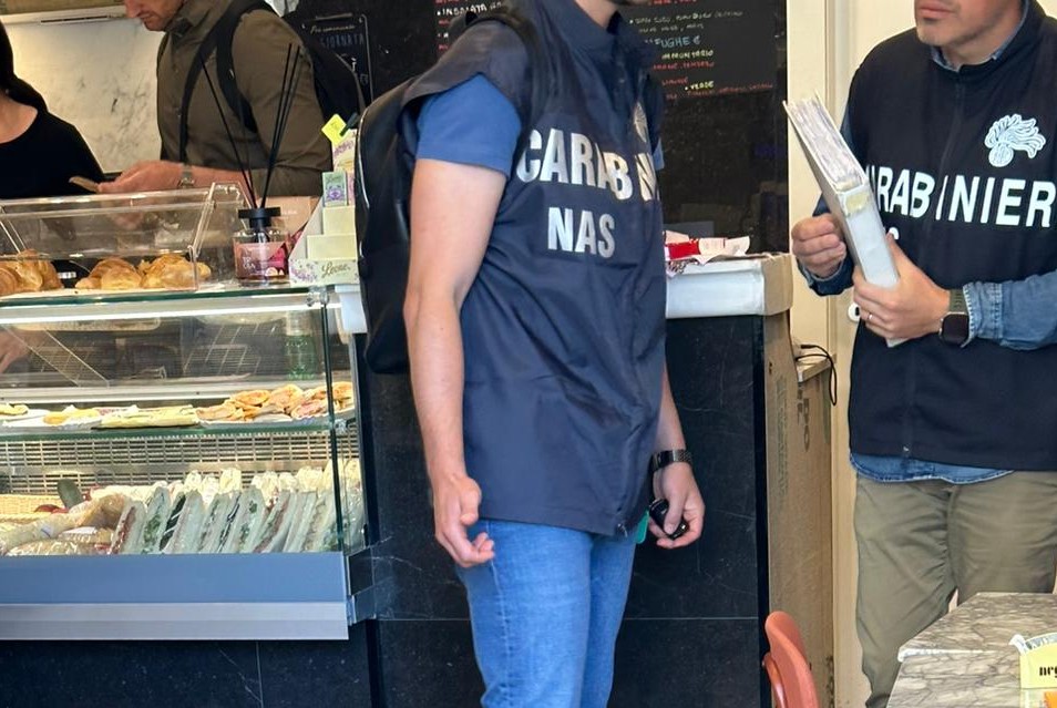 TRIONFALE_-_Controlli_dei_Carabinieri_presso_le_attivit___commerciali__1_