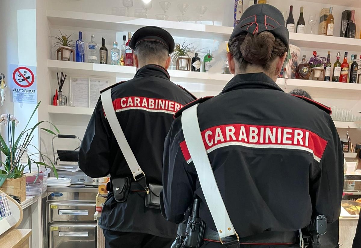 TRIONFALE_-_Controlli_dei_Carabinieri_presso_le_attivit___commerciali__4_