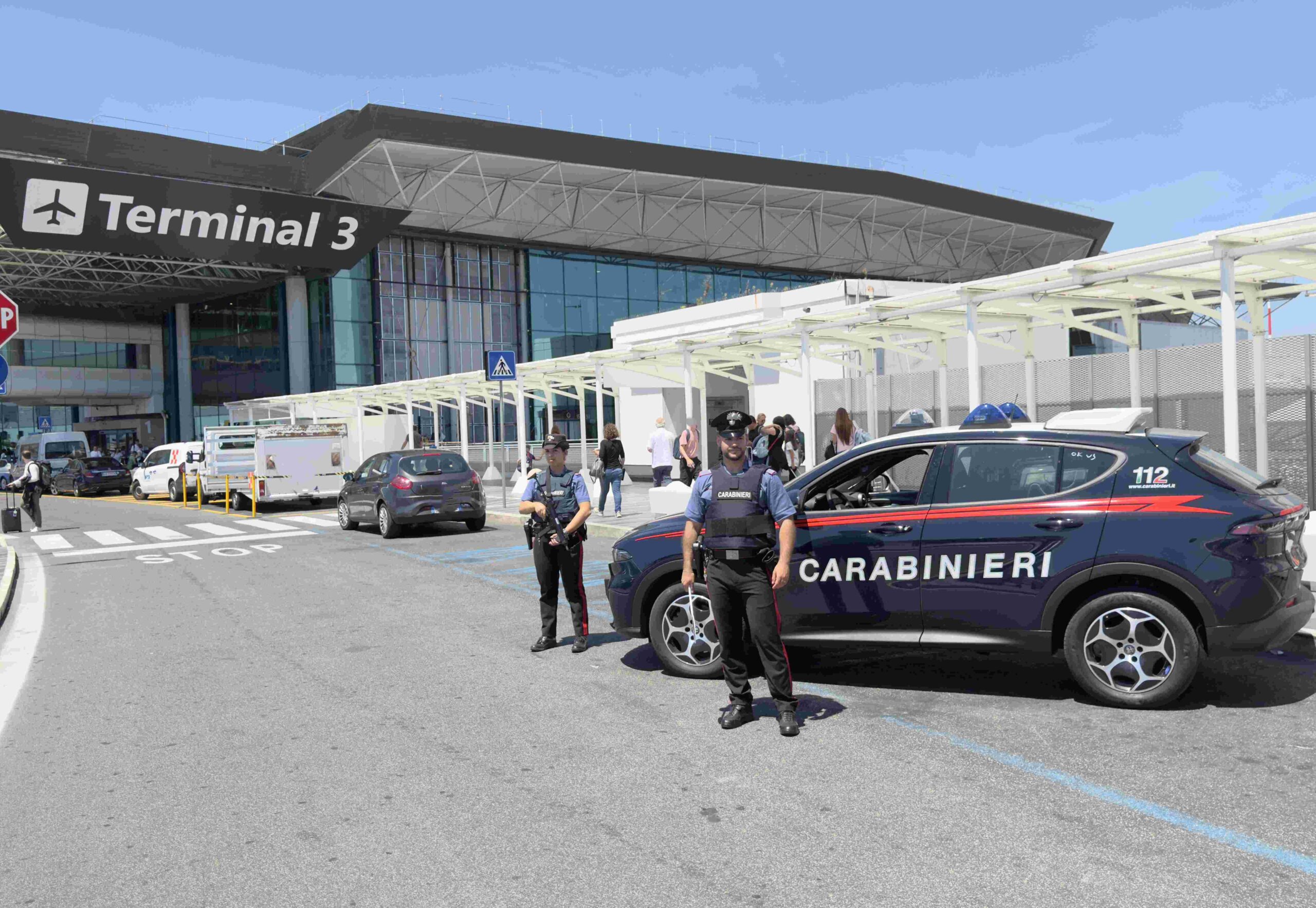 CP_AEROPORTI_-_I_controlli_dei_Carabinieri_presso_lo_scalo_di_Fiumicino__1_