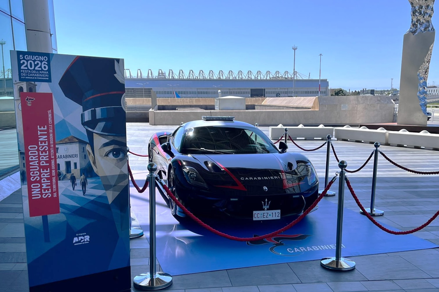 CP_AEROPORTI_-_La_Maserati_MCPURA_in_esposizione_presso_il_Terminal_1_dell_aeroporto_di_Fiumicin