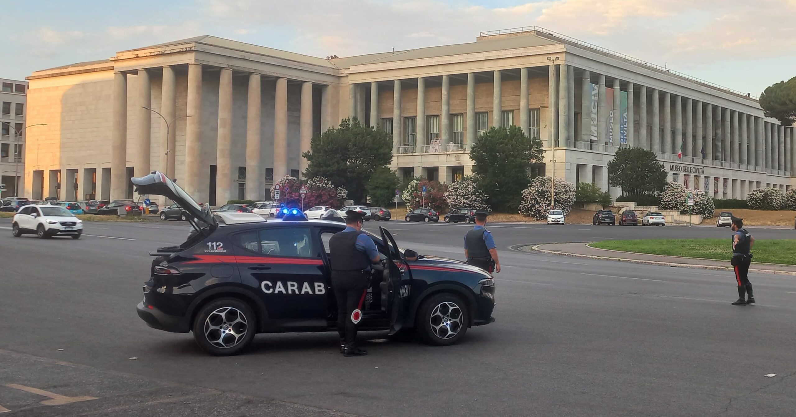 EUR_-_Controlli_dei_Carabinieri_nel_quartiere_EUR__2_