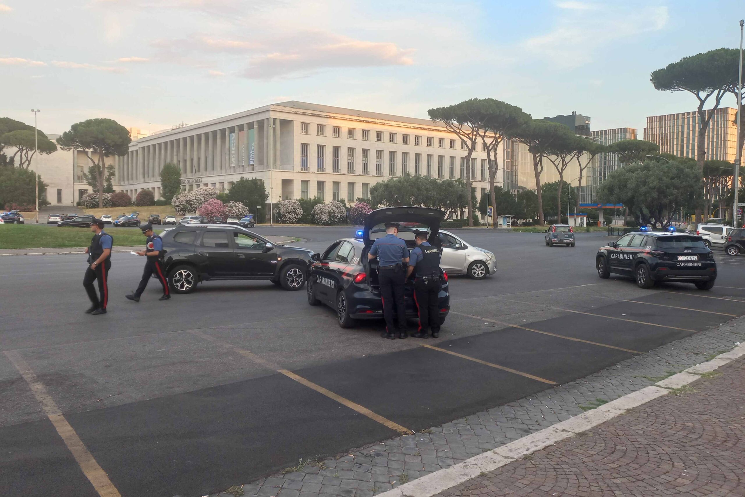 EUR_-_Controlli_dei_Carabinieri_nel_quartiere_EUR__3_