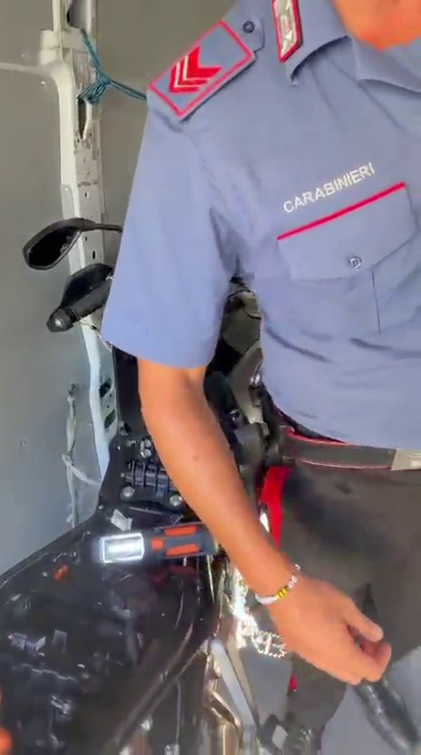 FRASCATI_-_L_officina_ambulante_con_le_moto_rubate_recuperate_dai_Carabinieri_