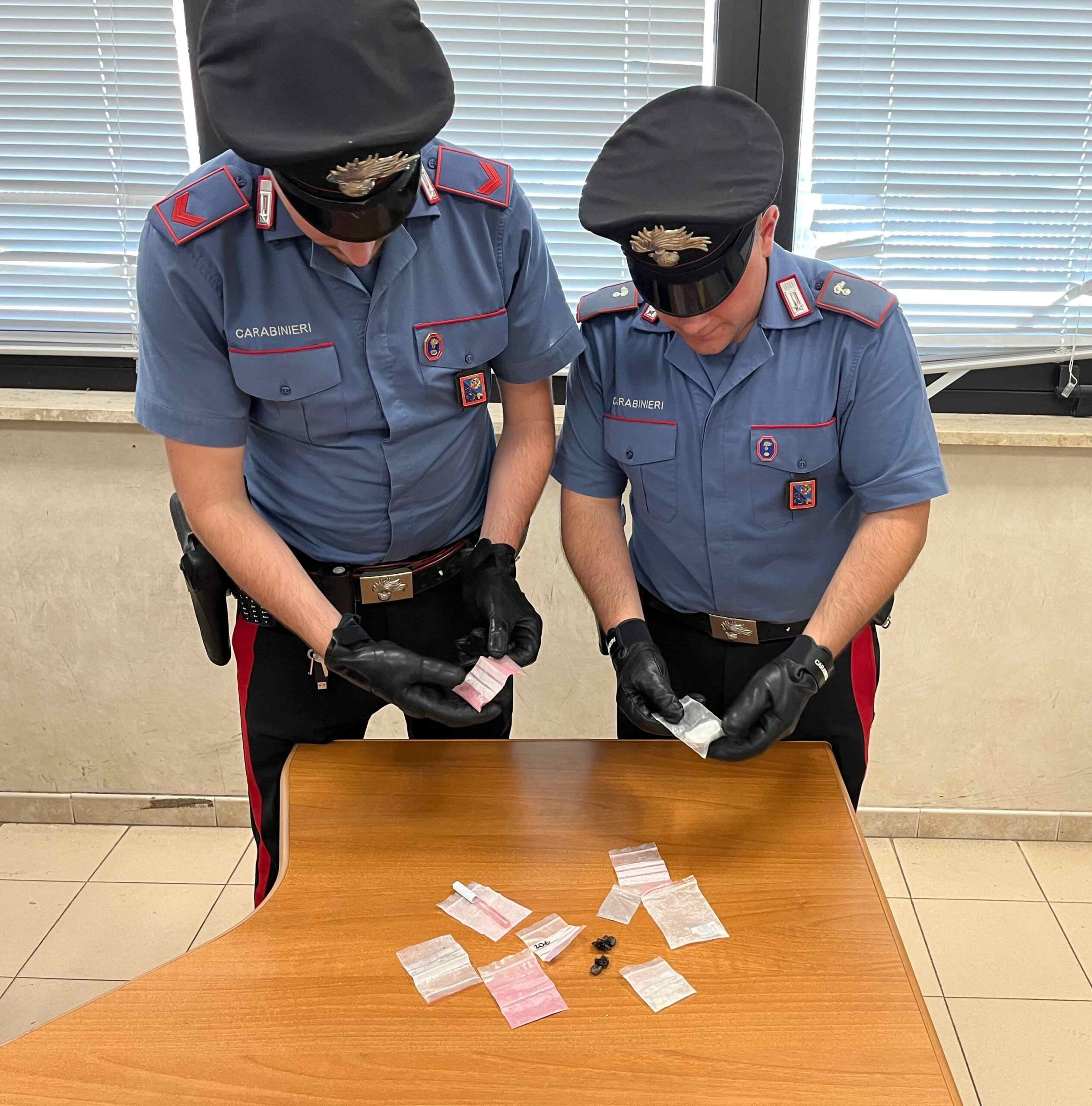 OSTIA_-_Controlli_sul_litorale._La_droga_sequestrata_dai_Carabinieri__2_