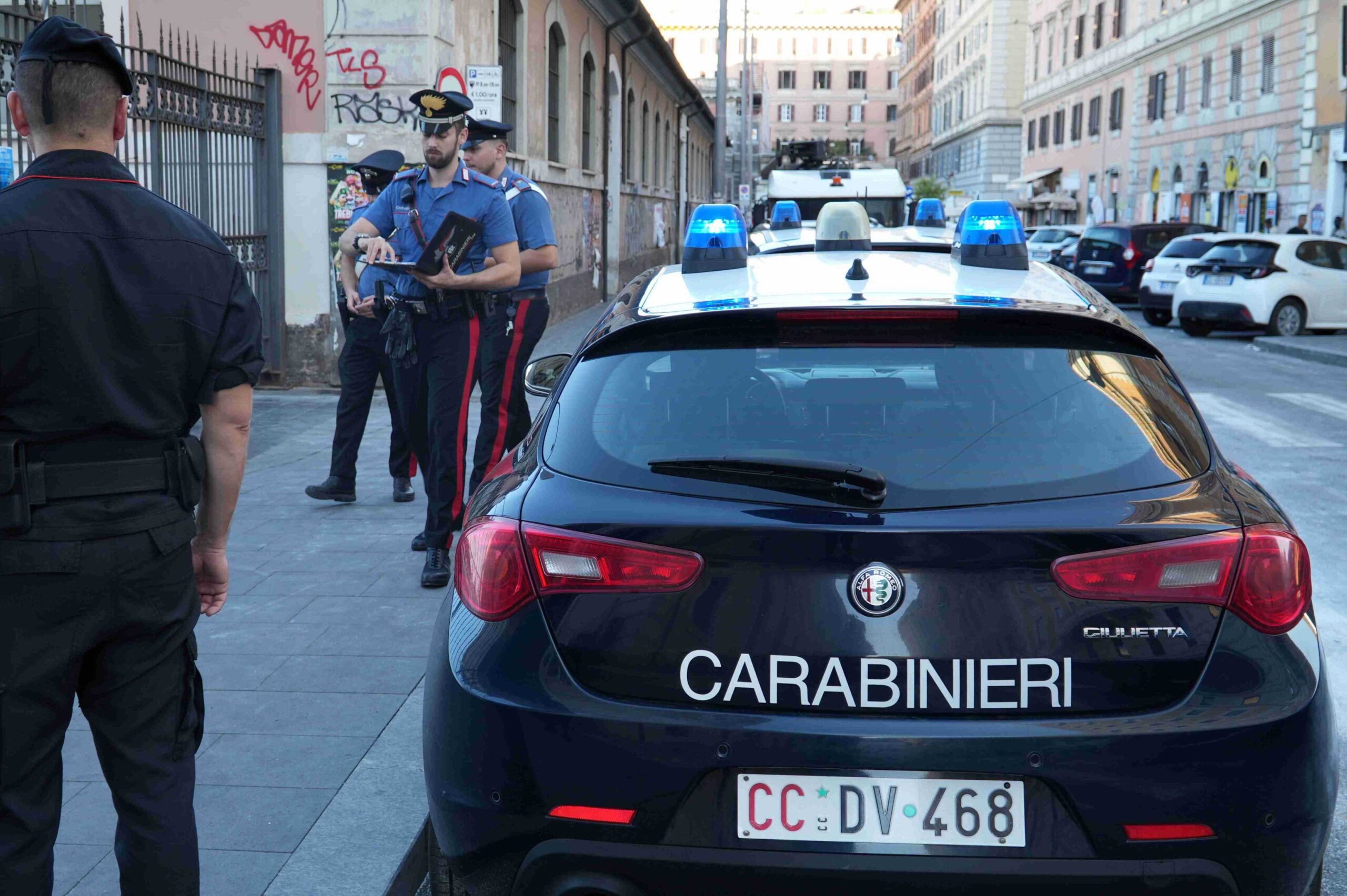 PIAZZA_DANTE_-_Controlli_dei_Carabinieri__1_