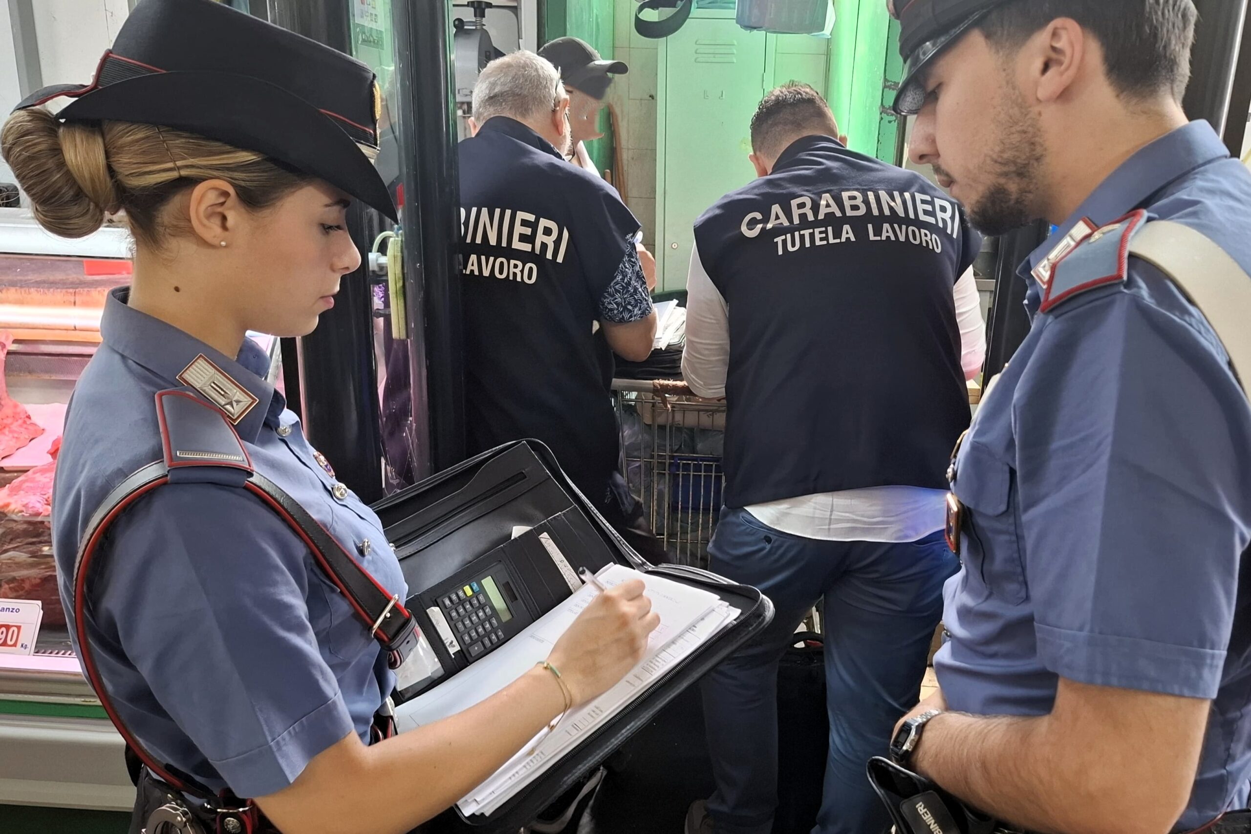 PIAZZA_DANTE_-_Controlli_dei_Carabinieri_al_mercato_Esquilino__1_