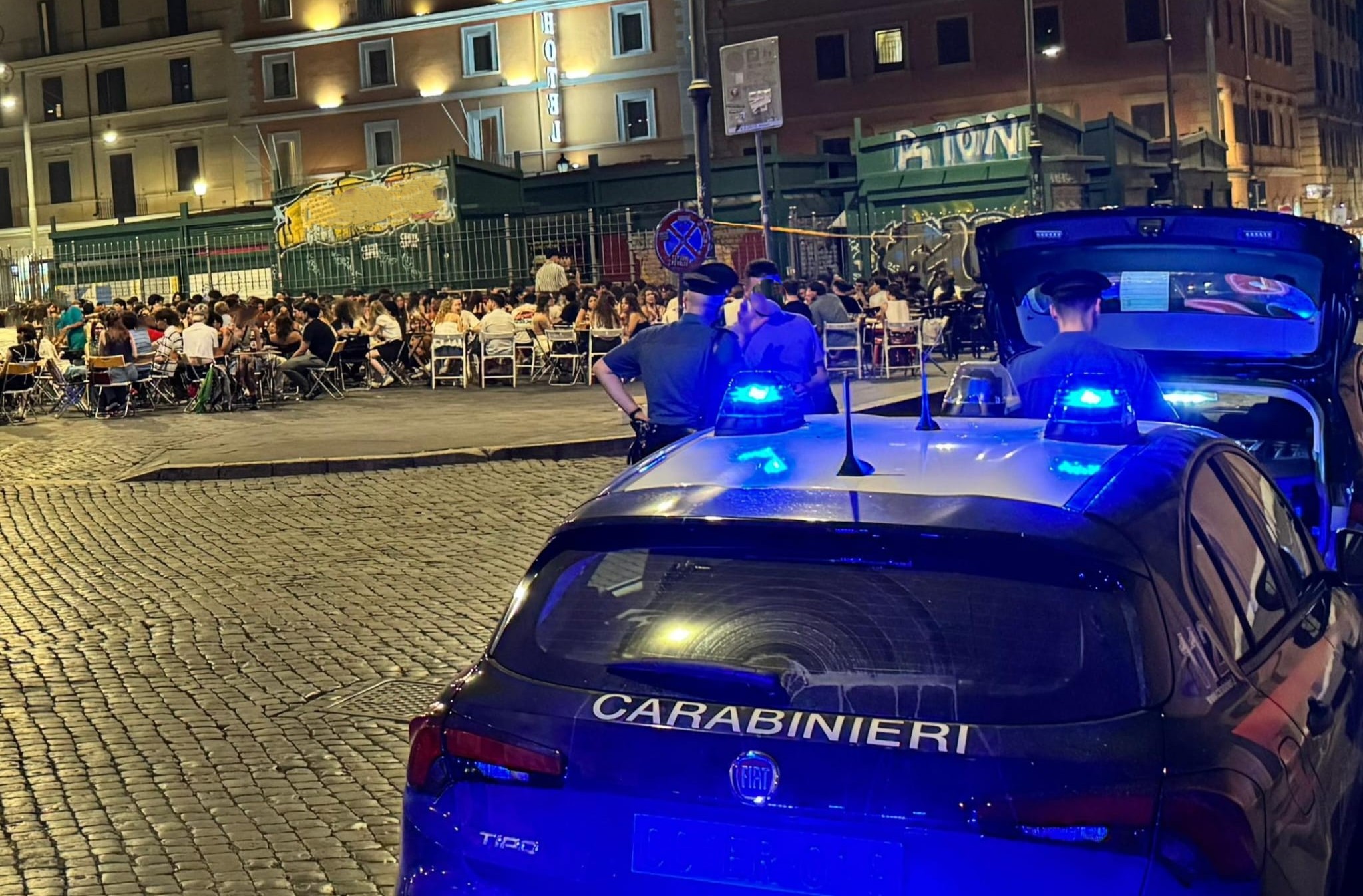 PIAZZA_DANTE_-_Controlli_dei_Carabinieri_in_zona_San_Lorenzo__2_