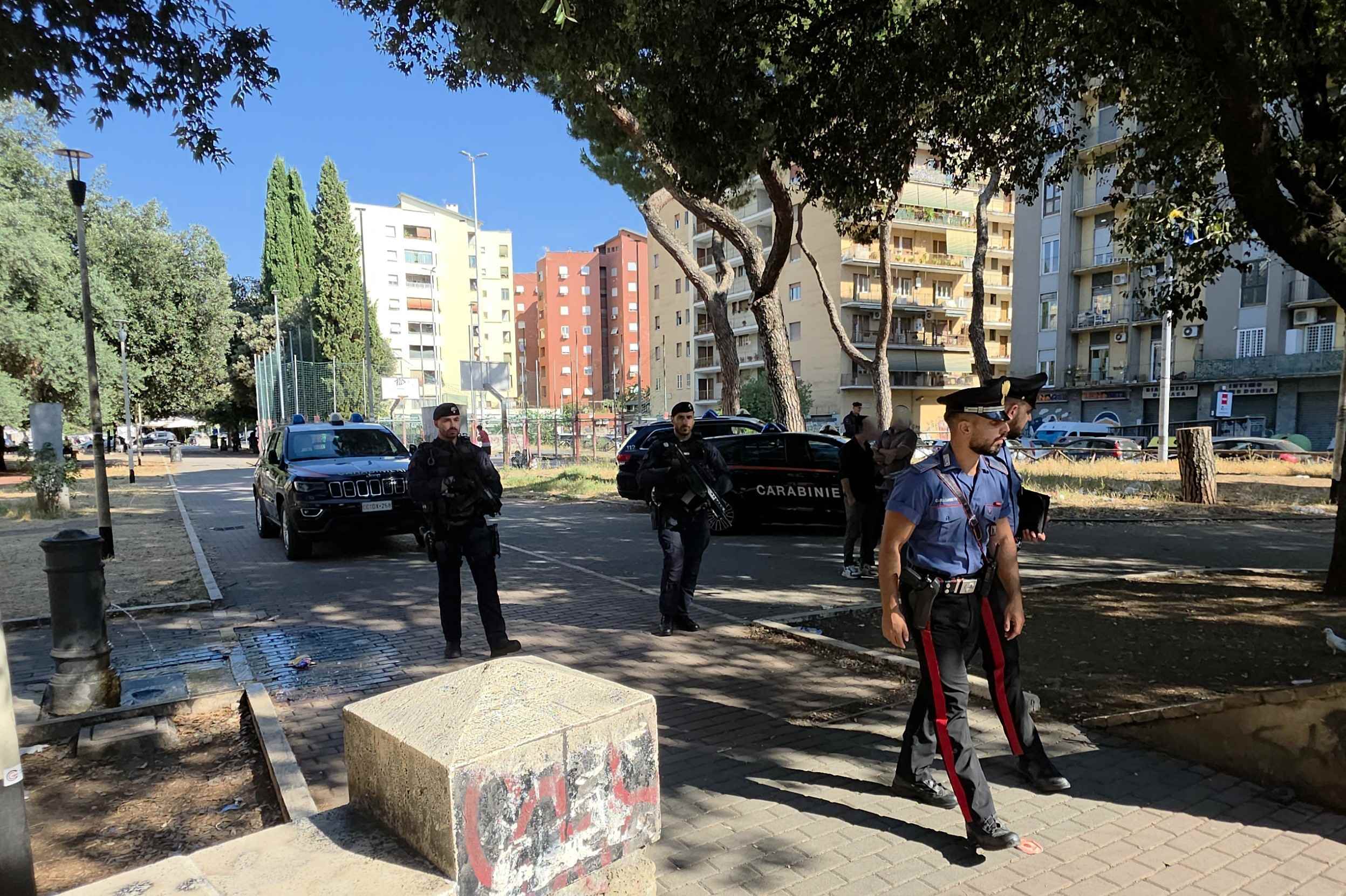 CASILINA_-_Controlli_dei_Carabinieri_nel_quartiere_Cinecit_t___6_
