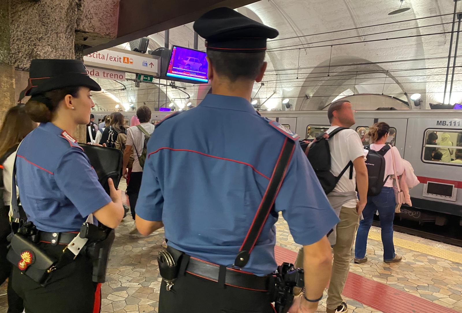 CENTRO_-_Controlli_dei_Carabinieri_presso_la_stazione_Termini__5_