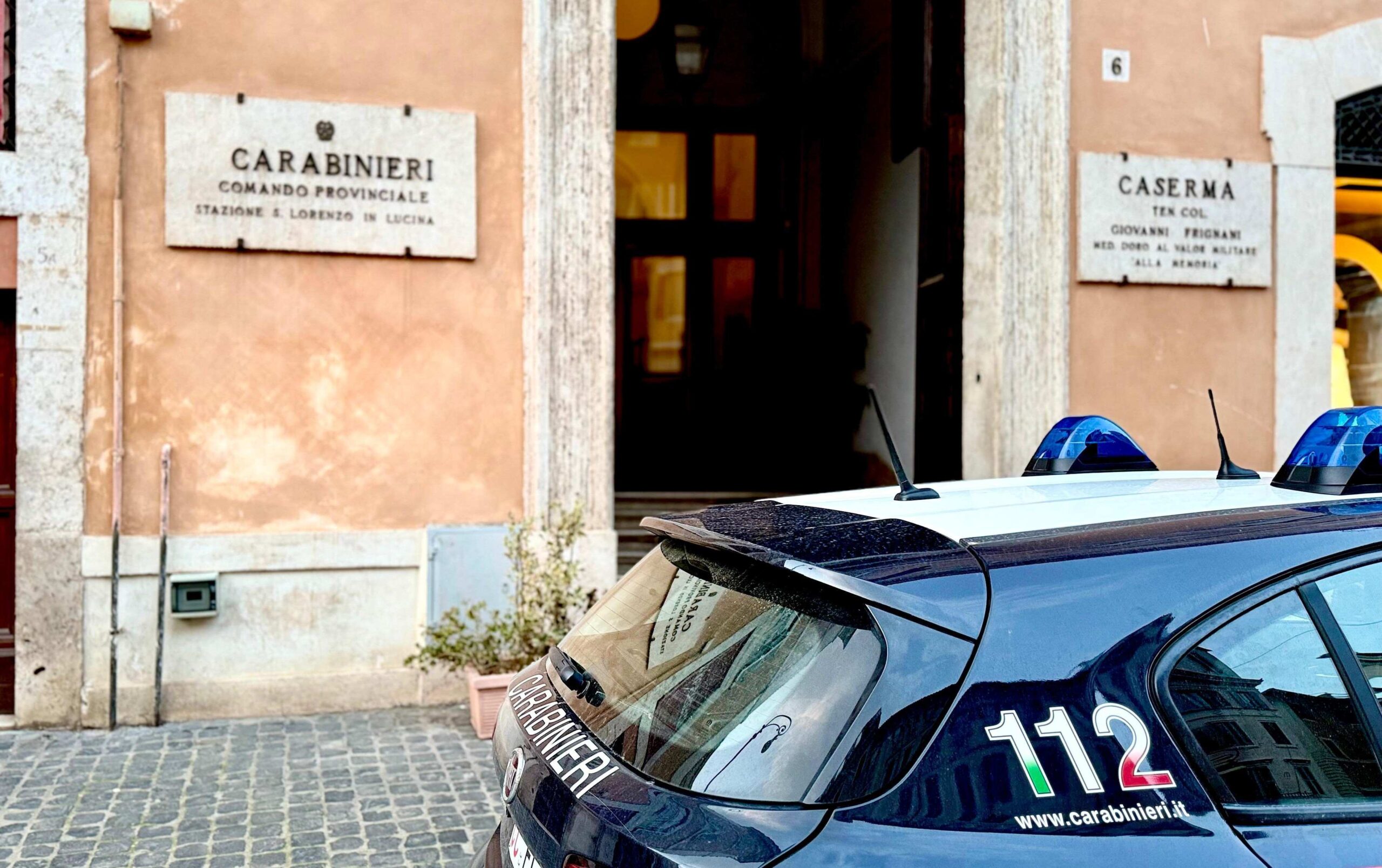 CENTRO_-_Controlli_dei_Carabinieri_presso_le_attivit__co_mmerciali__2_