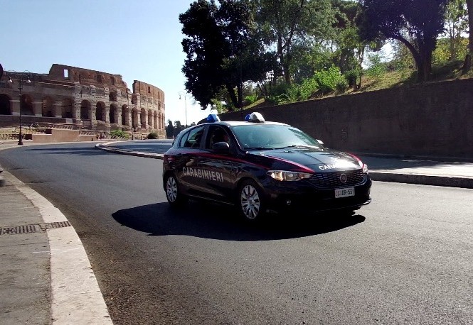 CENTRO_-_I_Controlli_dei_Carabinieri_tra_Colosseo_e_Largo_Agnesi__5_