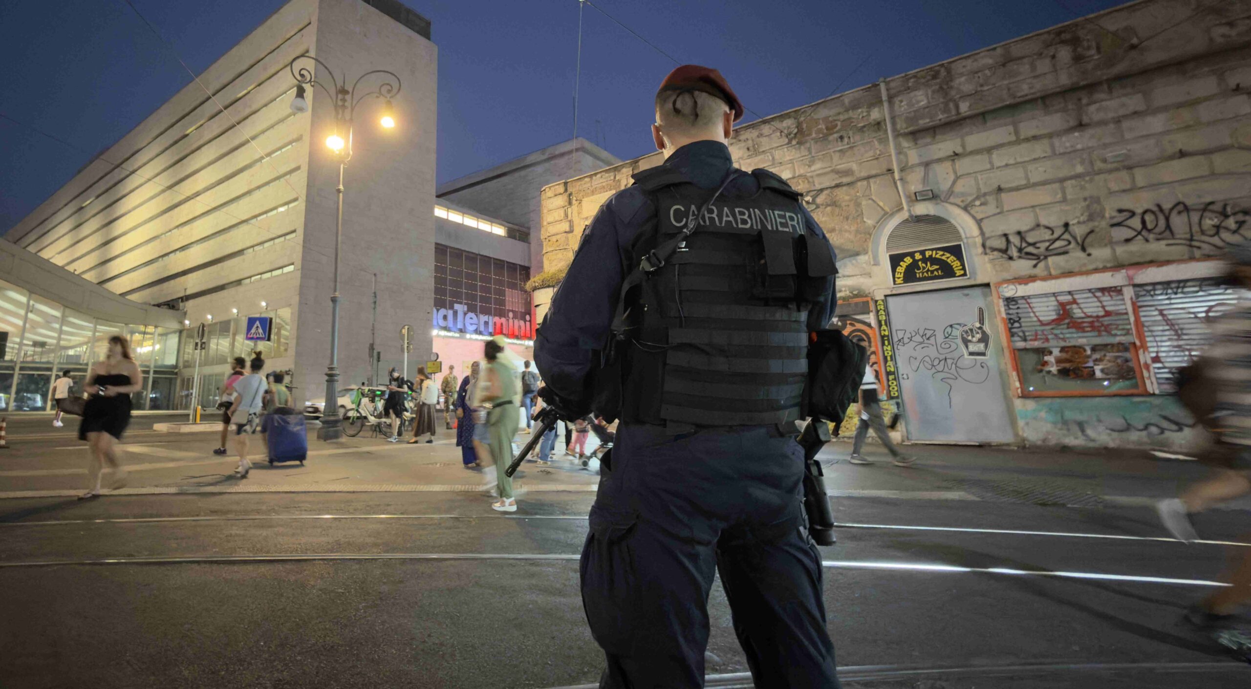CENTRO_-_I_controlli_dei_Carabinieri_a_Termini__5_
