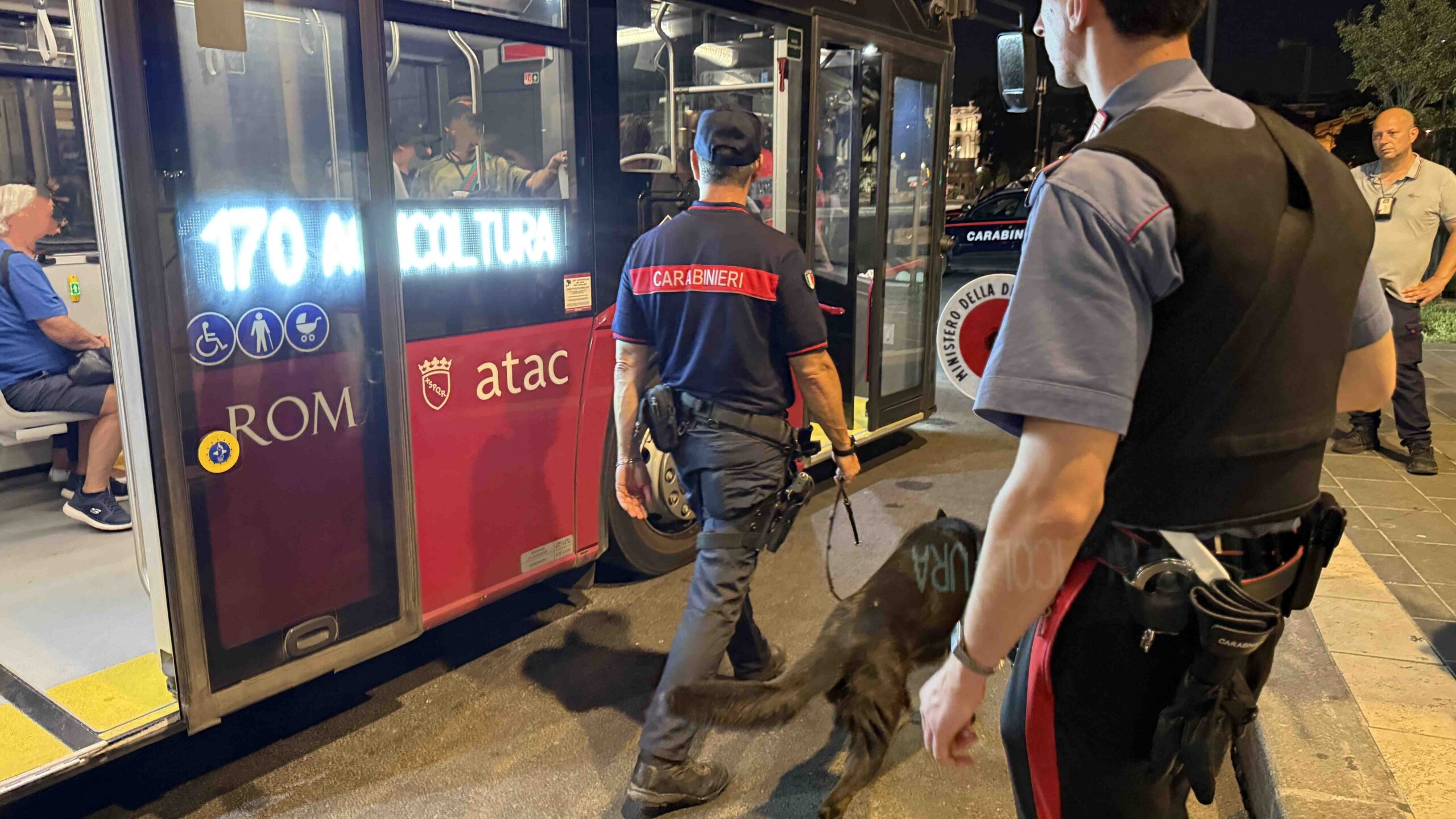 CENTRO_-_I_controlli_dei_Carabinieri_a_Termini__6_