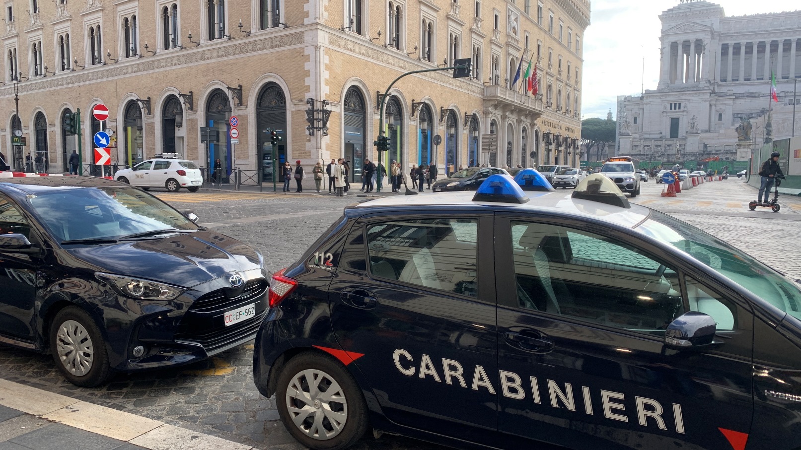 CENTRO_-_TRASTEVERE_-_I_Carabinieri_del_Comando_Piazza_Venezia_intervenuti__2_