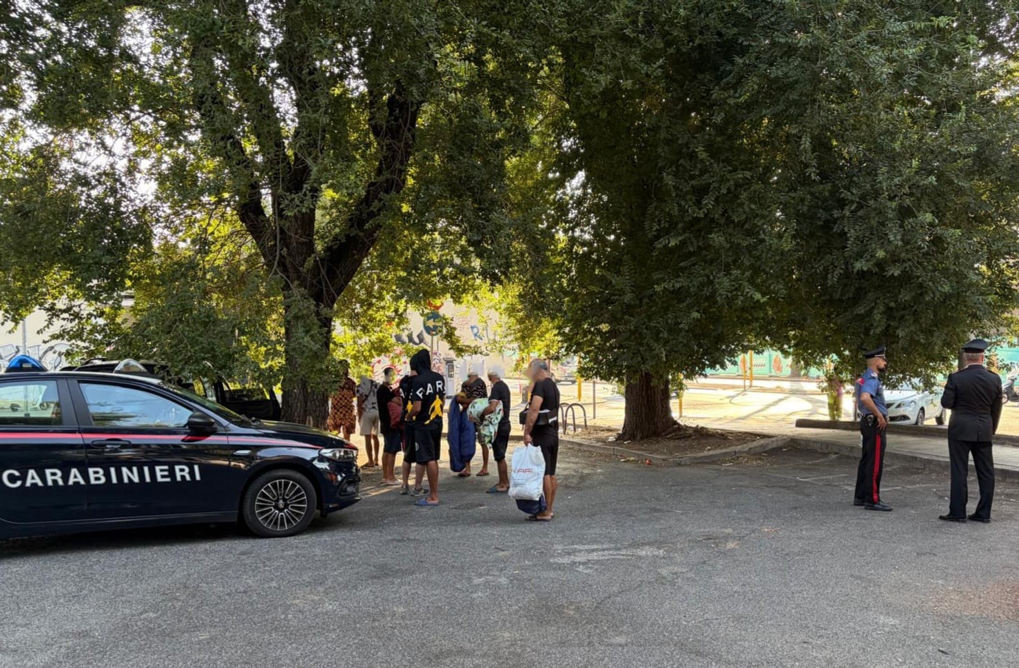 PARIOLI_-_I_Controlli_dei_Carabinieri_in_Piazzale_Valerio_Massimo__2_