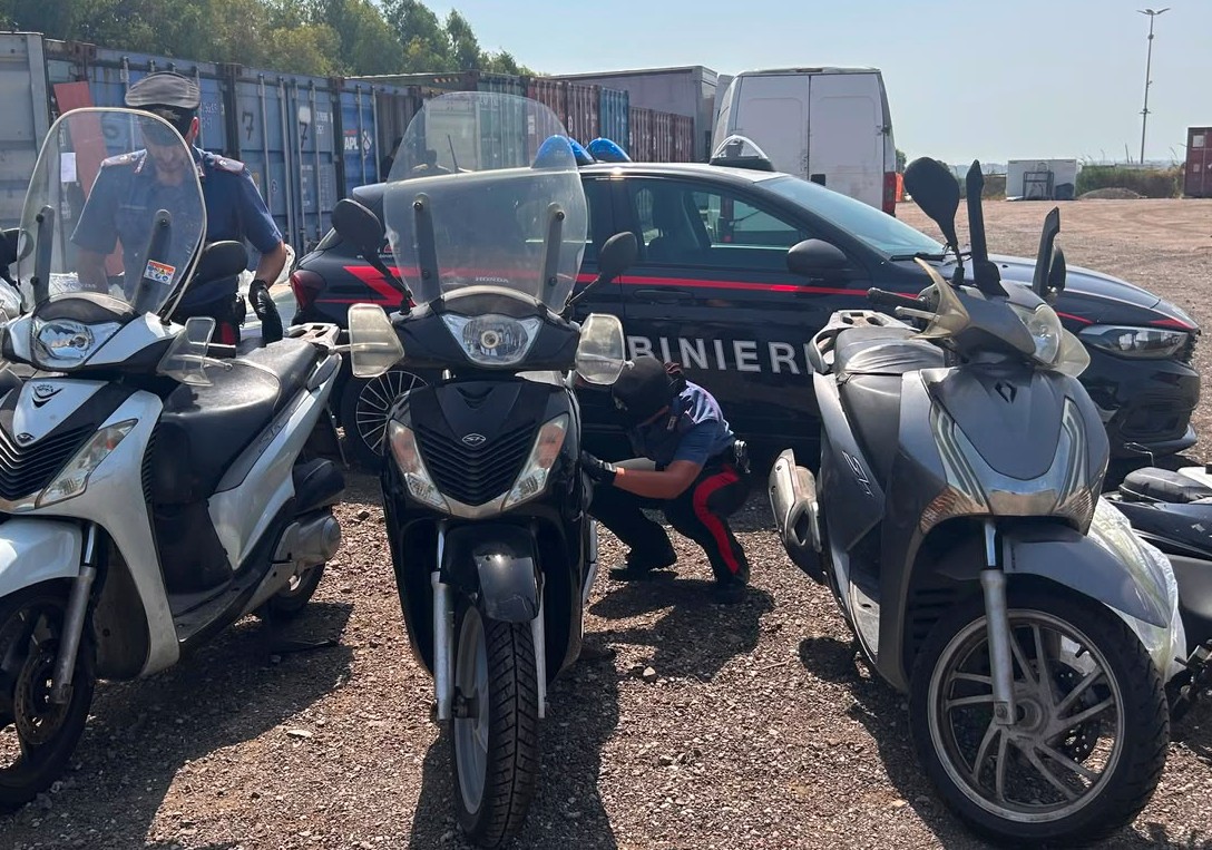 PARIOLI_-_Il_centro_di_stoccaggio_dei_motorini_rubati_scoperto_dai_Carabinieri__4_