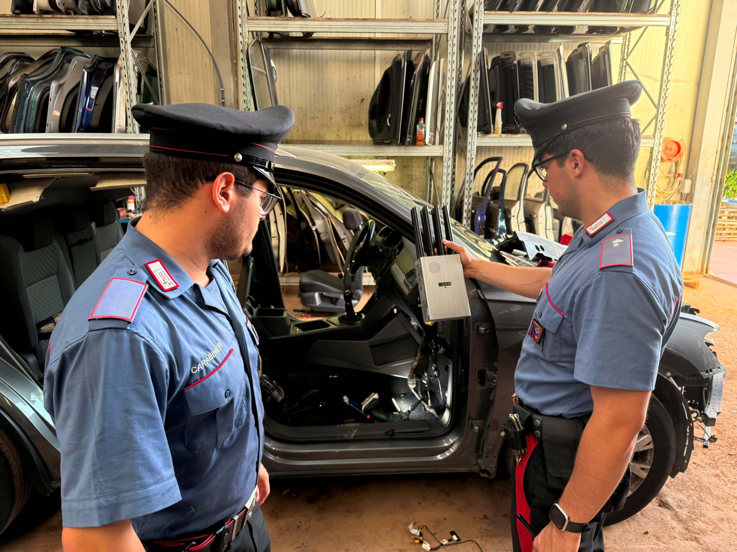 PIAZZA_DANTE_-_I_Carabinieri_intervenuti__3_