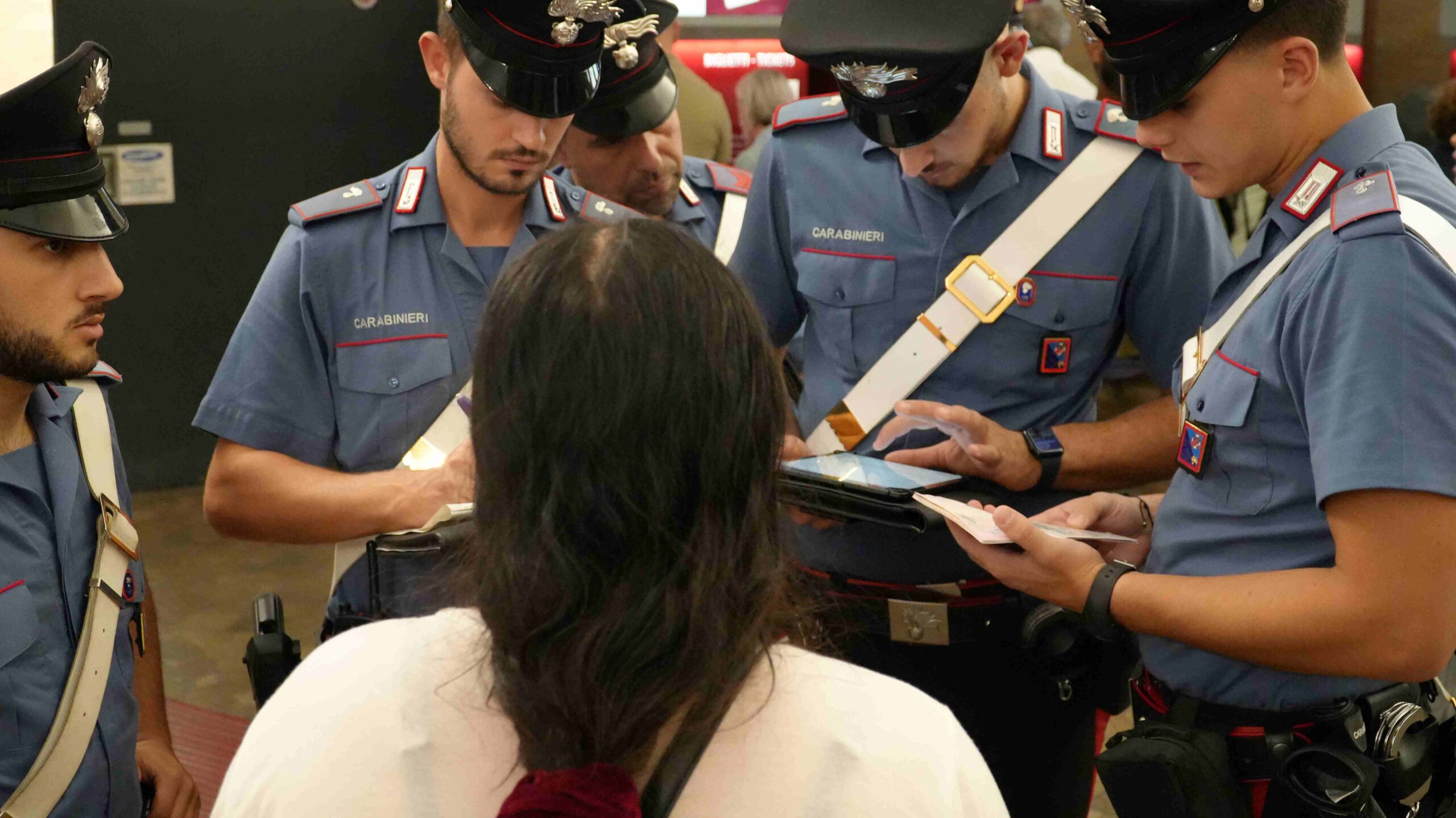 PROVINCIALE_-_I_Carabinieri_durante_i_controlli_antiborseggio__6_