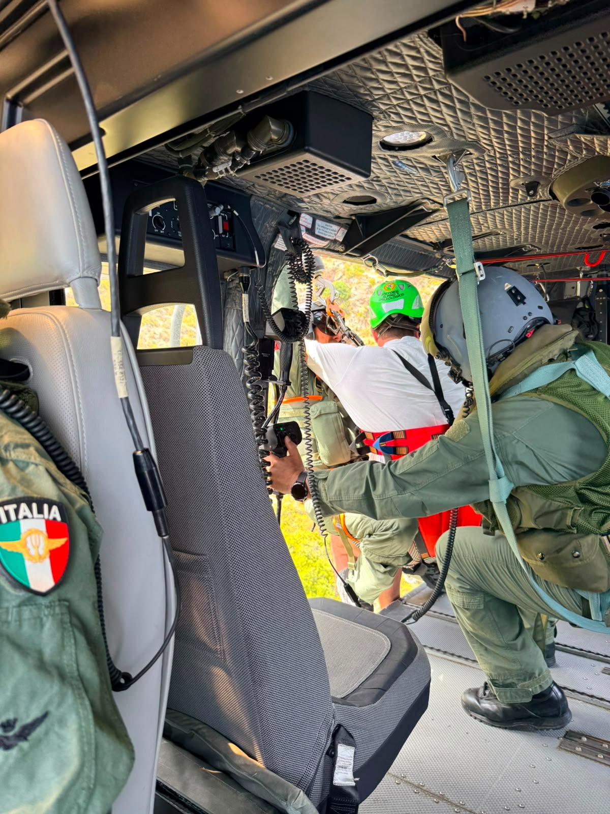 Sicilia_Aeronautica_militare_Soccorso_aereo_malore_escursionista_Isola_d-2