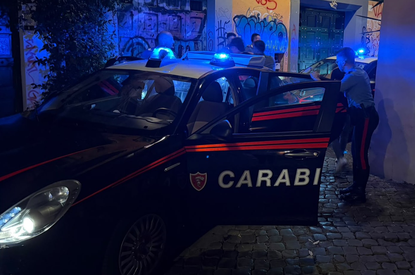 TRASTEVERE_-_Controlli_dei_Carabinieri_durante_la_movida_a_Trastevere___2_