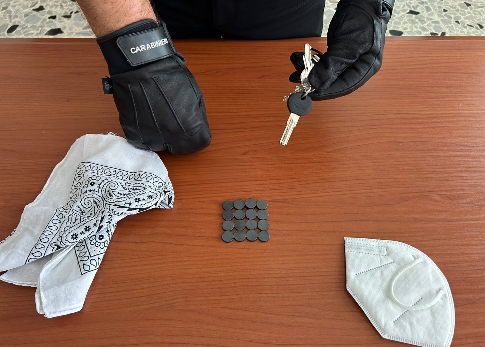 VELLETRI_-_Le_chiavi_Passepartout_del_tipo_key_bump_sequestrate_dai_Carabinieri__1_