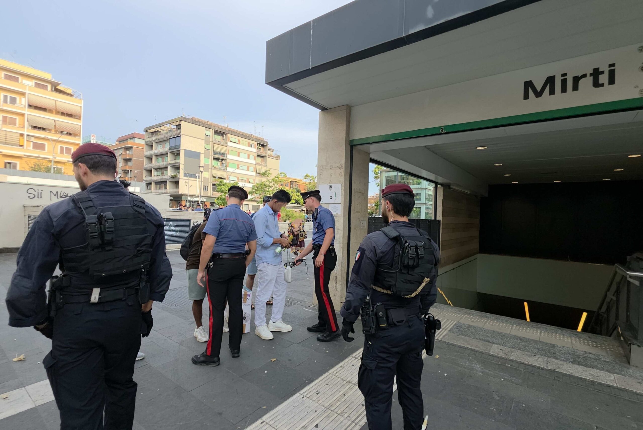 CASILINA___PARIOLI_-_Controlli_dei_Carabinieri_tra_Centocelle_e_quartiere_Africano__5_