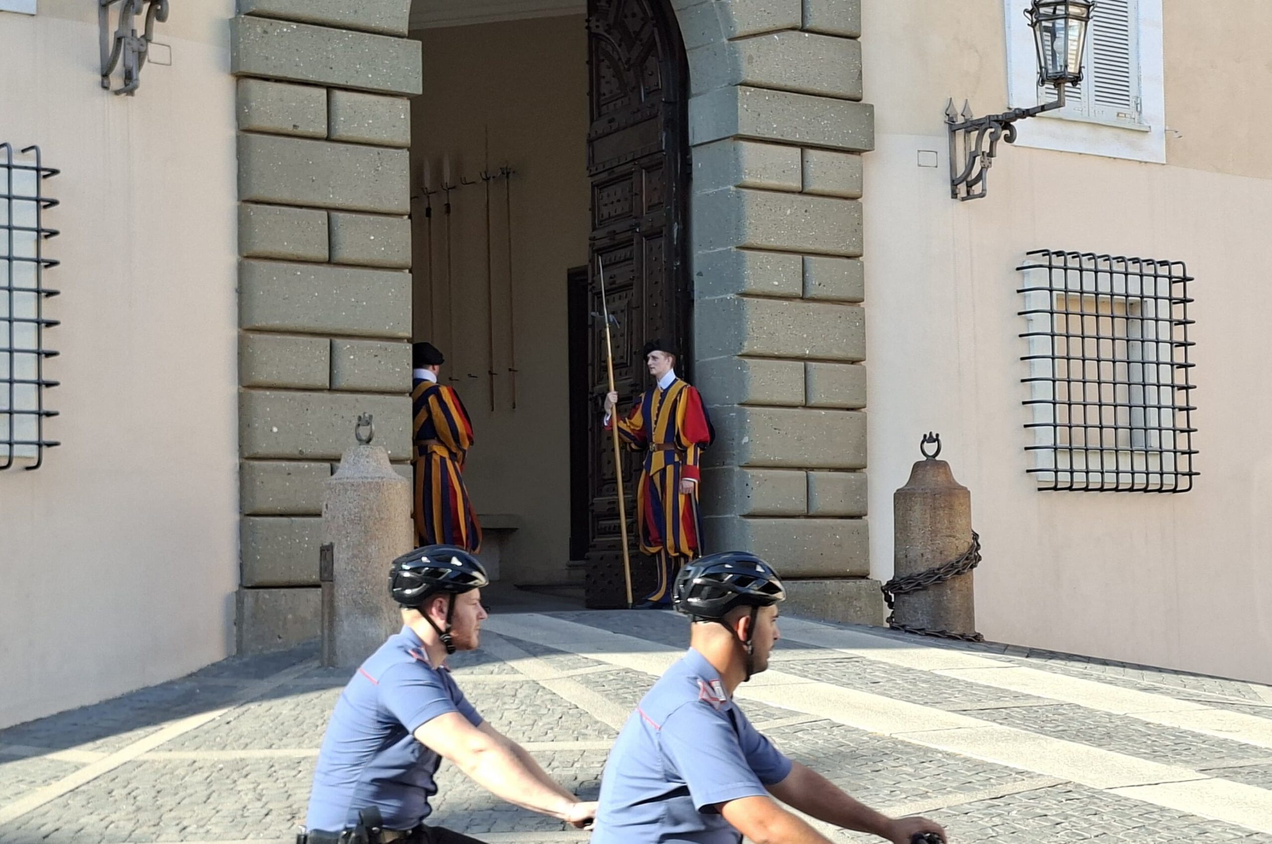 CASTEL_GANDOLFO_-_Le_pattuglie_dei_Carabinieri_in_Ebike__1_