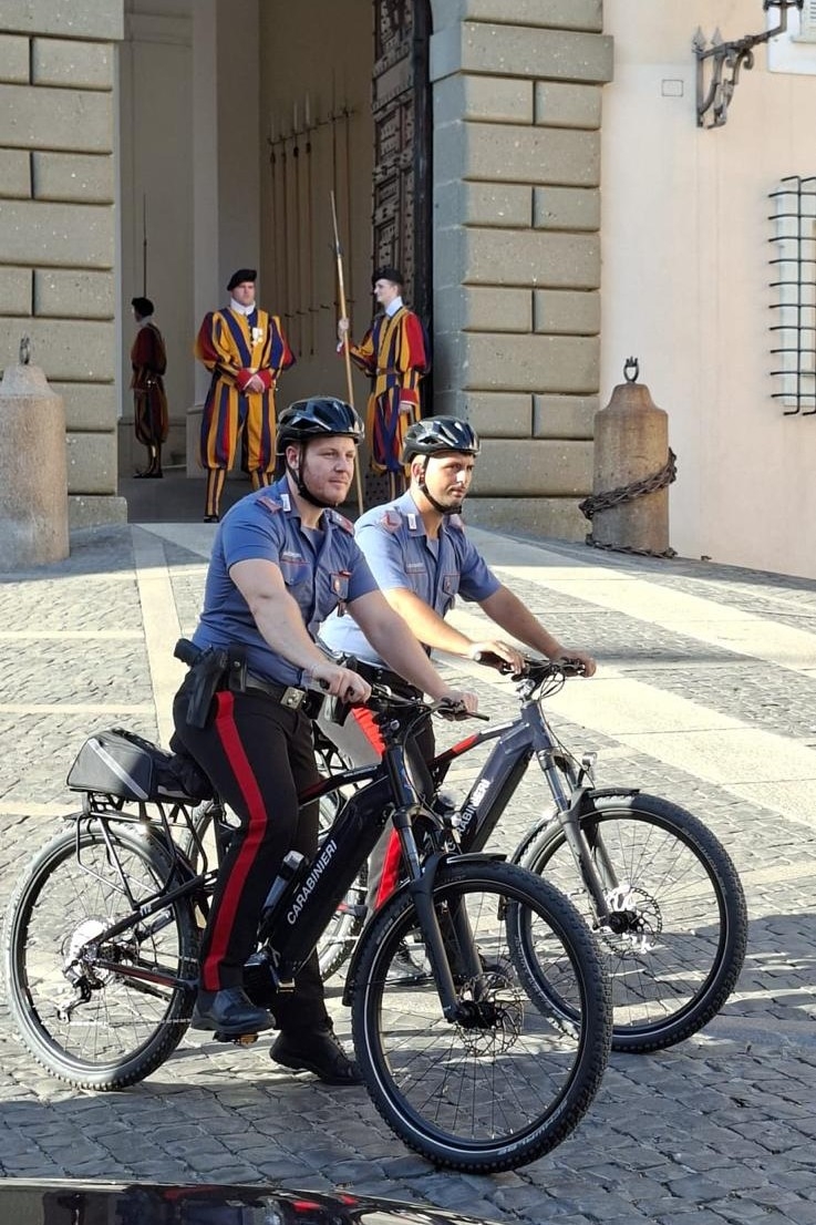 CASTEL_GANDOLFO_-_Le_pattuglie_dei_Carabinieri_in_Ebike__2_