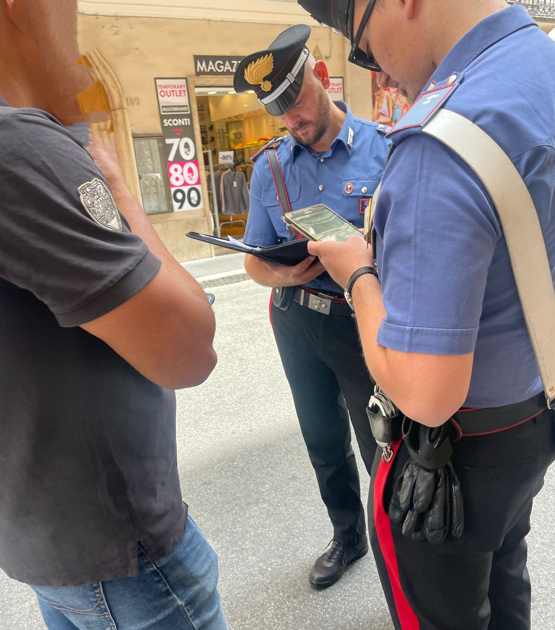 CENTRO_-_I_Carabinieri_intervenuti__3_