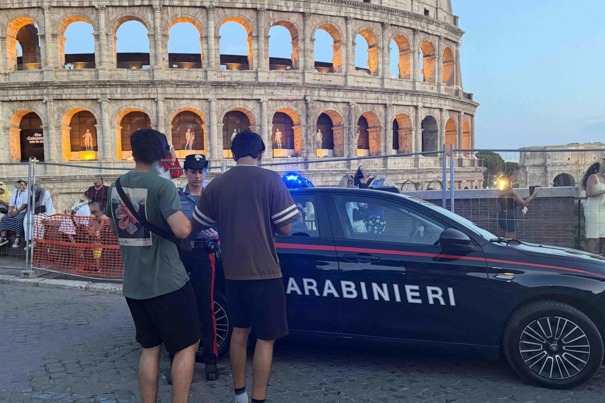 CENTRO_-_I_Controlli_dei_Carabinieri_al_Colosseo_e_Largo_Agnesi__1_