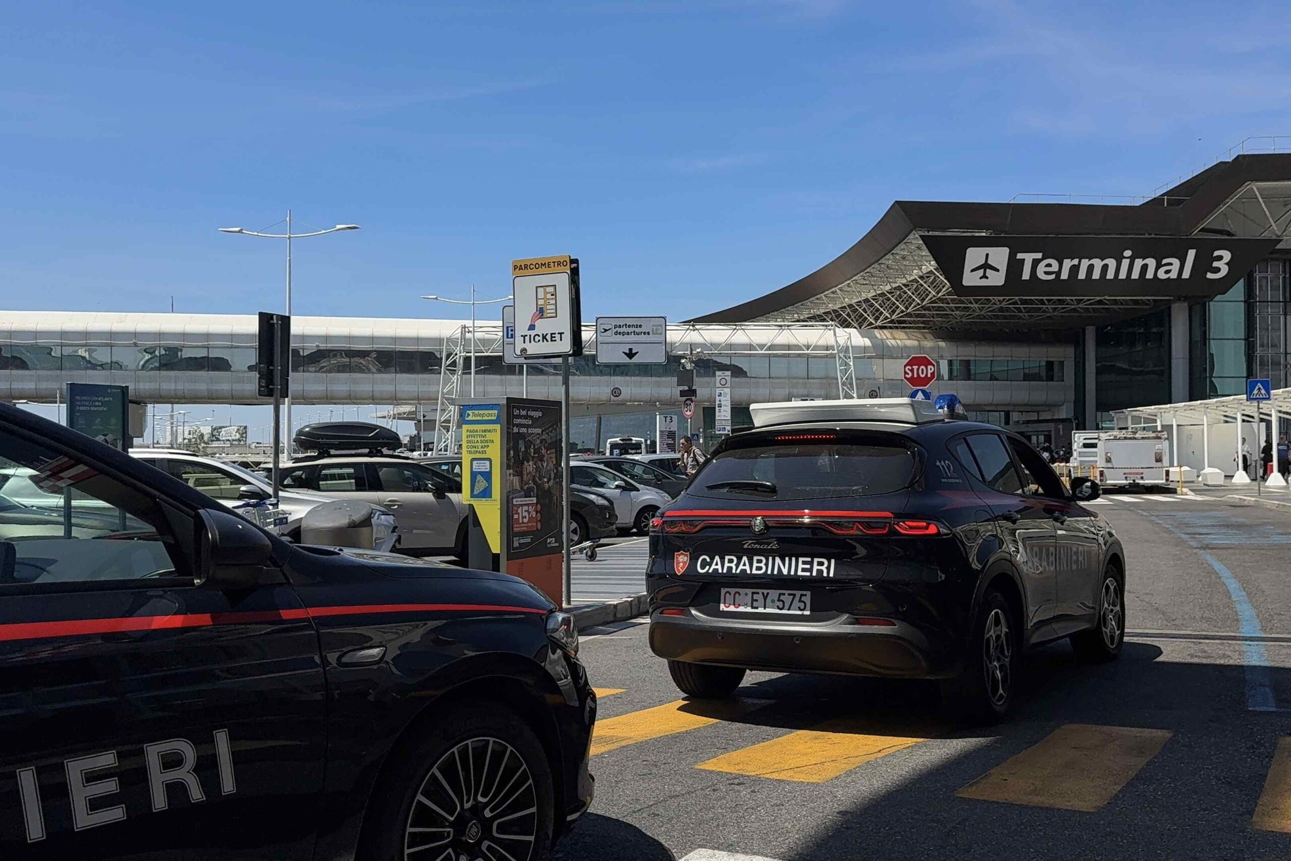 CP_AEROPORTI_-_Controlli_dei_Carabinieri_presso_l_aeroporto_di_Fiumicino__2_