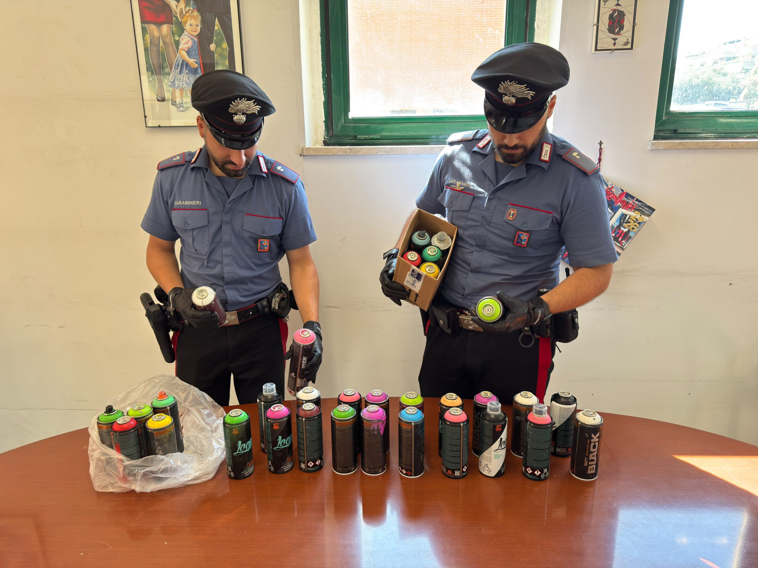 EUR_-_Le_bombolette_sequestrate_dai_Carabinieri___2_