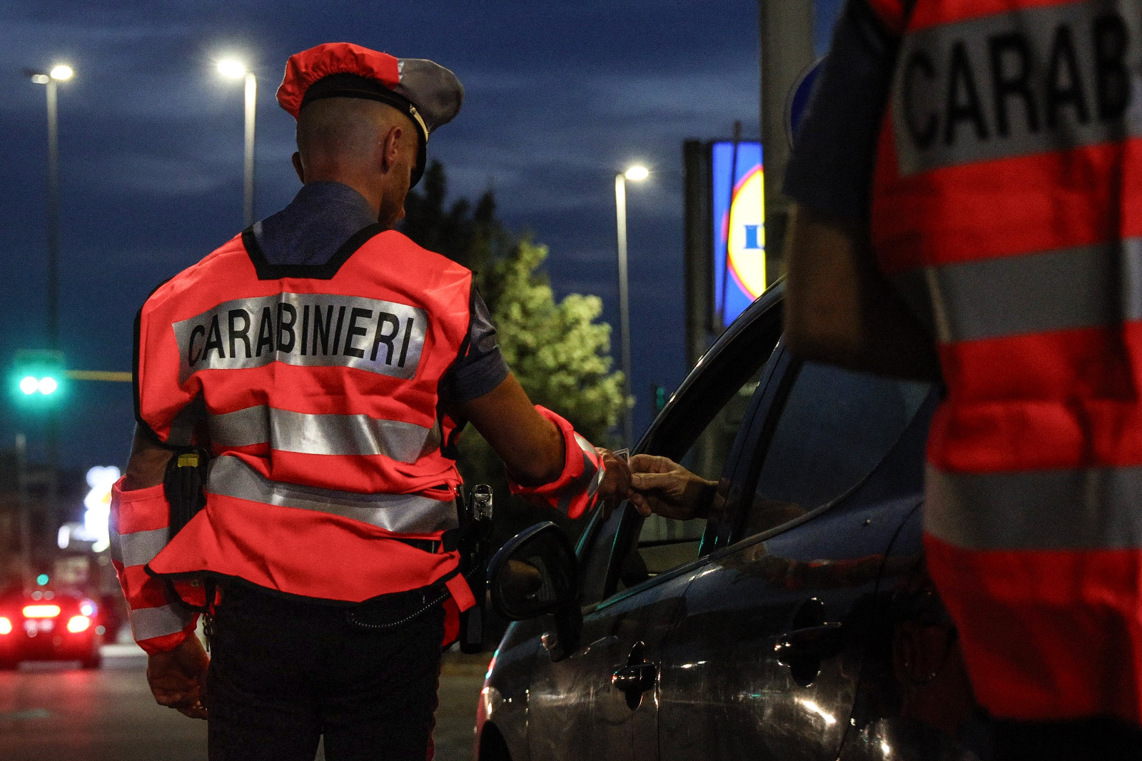 NRM_-_I_Carabinieri_del_Nucleo_Radiomobile_durante_i_controlli__2_