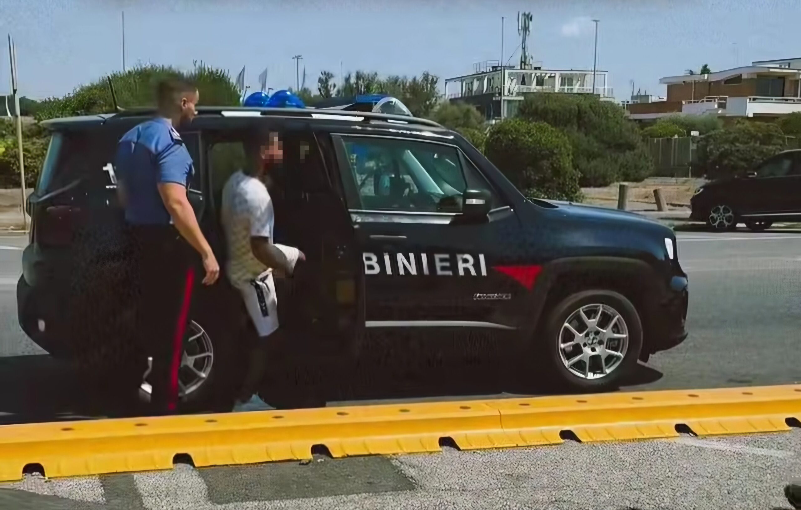OSTIA_-_L_intervento_dei_Carabinieri__2_