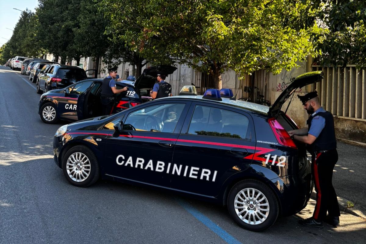 PIAZZA_DANTE_-_Controlli_dei_Carabinieri__2_