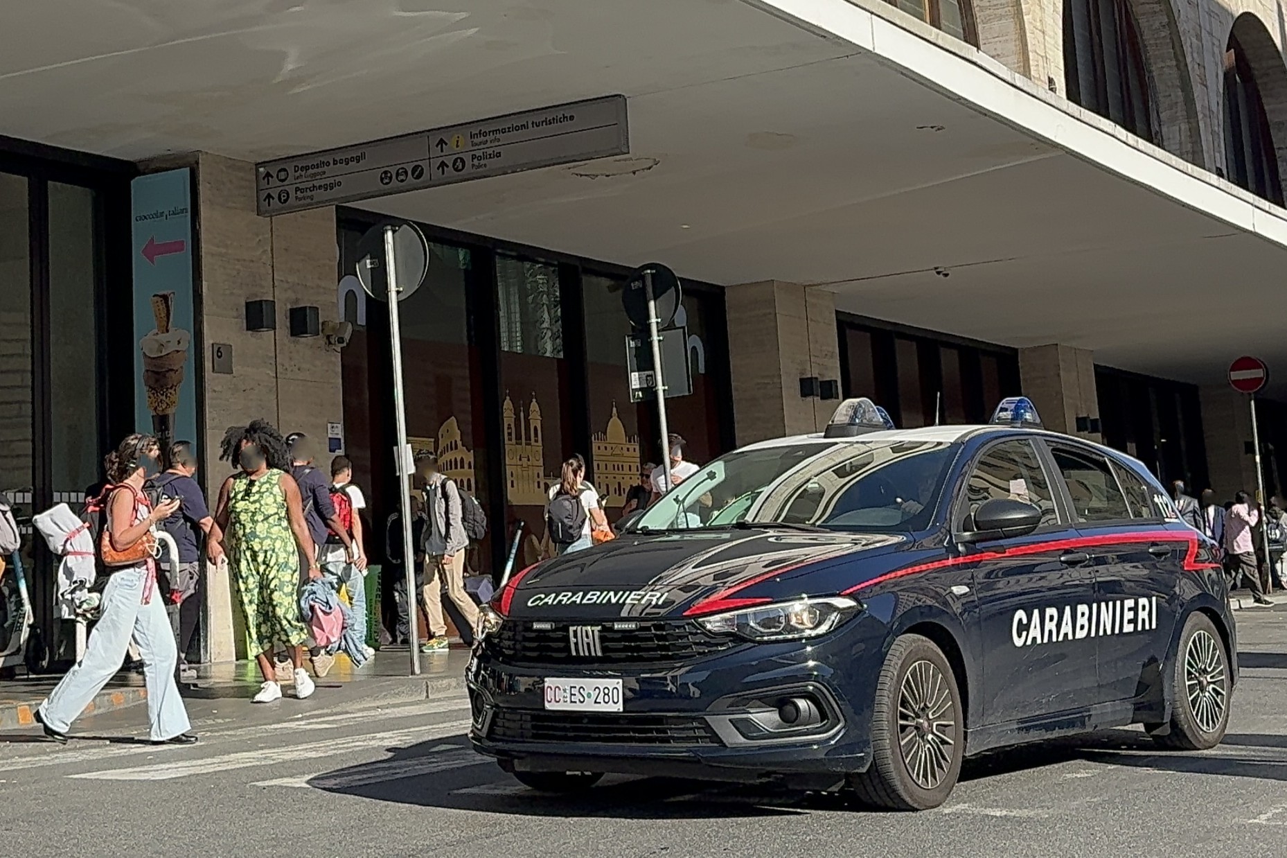 PIAZZA_DANTE_-_I_controlli_dei_Carabinieri_all_Esquilino__2_