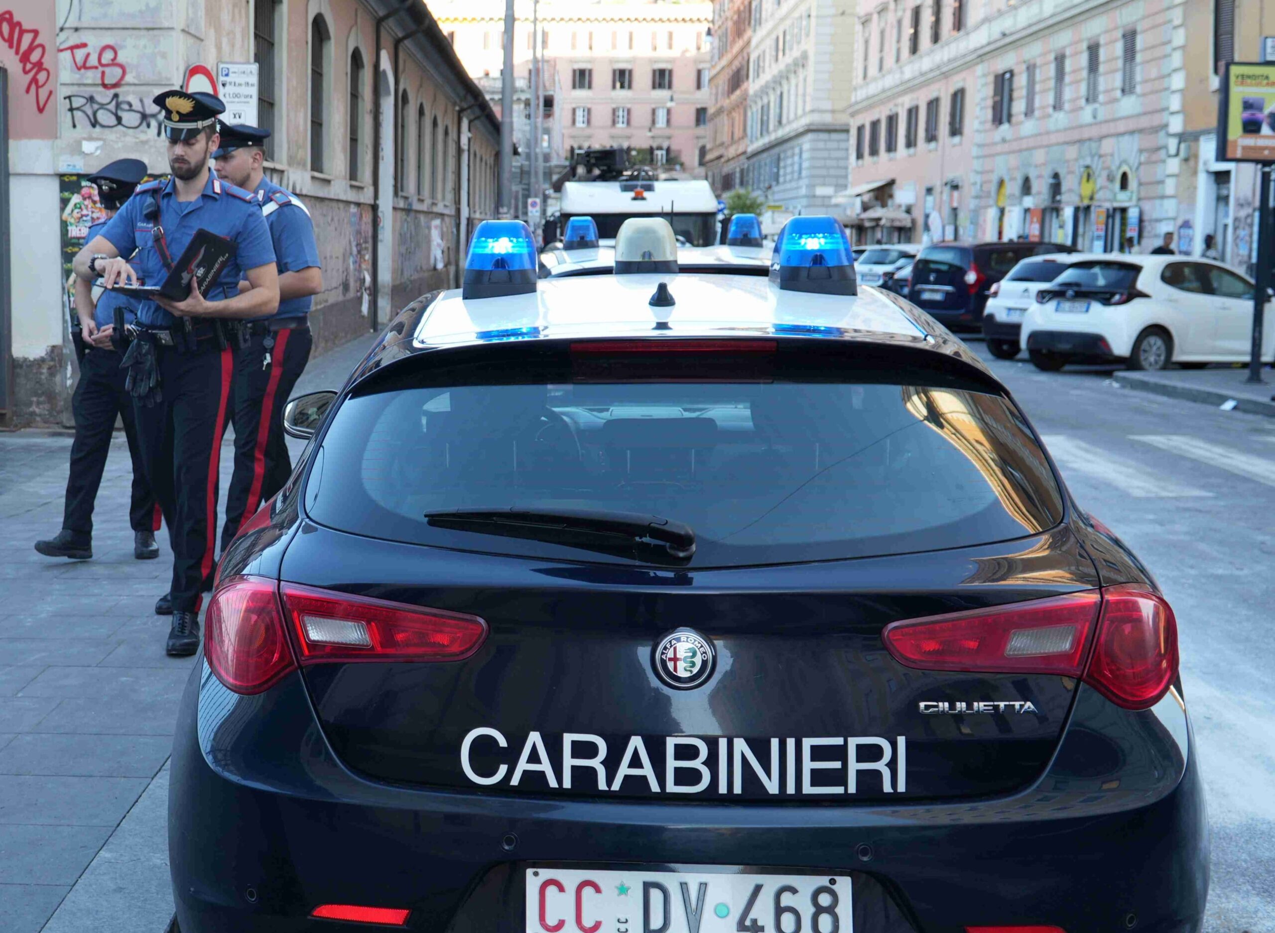 PIAZZA_DANTE_-_i_Carabinieri_intervenuti__1_