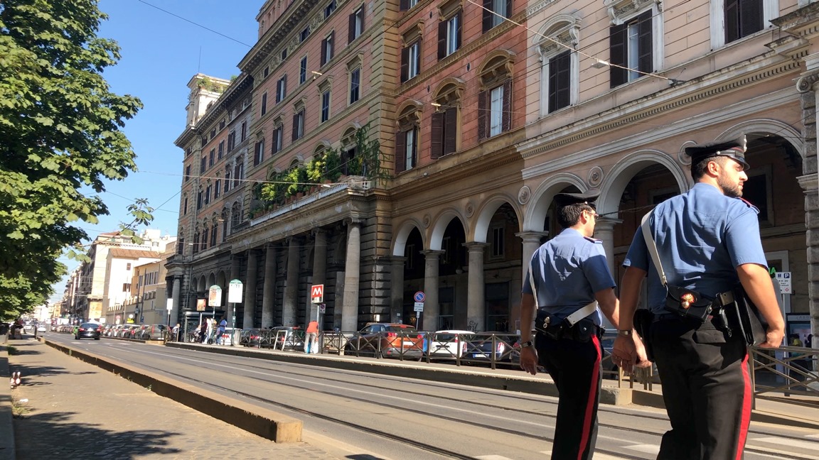 PIAZZA_DANTE_-_i_Carabinieri_intervenuti__2_