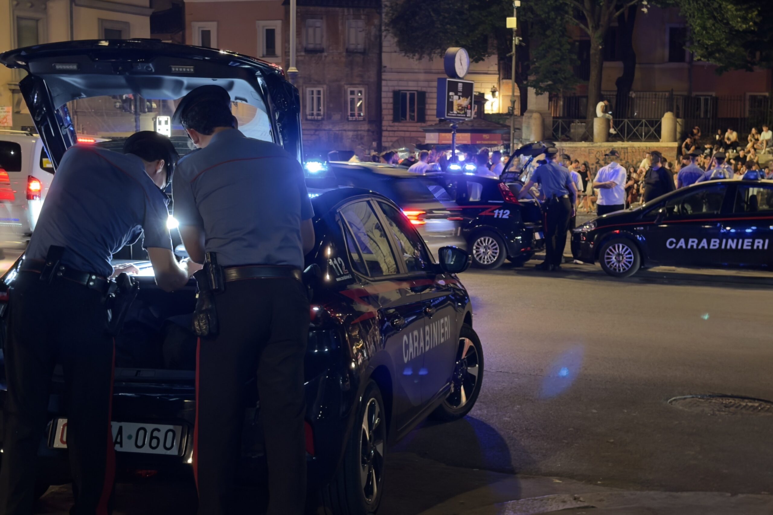TRASTEVERE_-_Controlli_dei_Carabinieri_durante_la_movida__2_